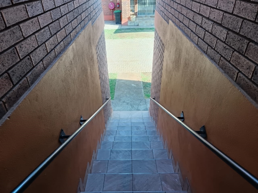 2 Bedroom Property for Sale in Waterval East North West